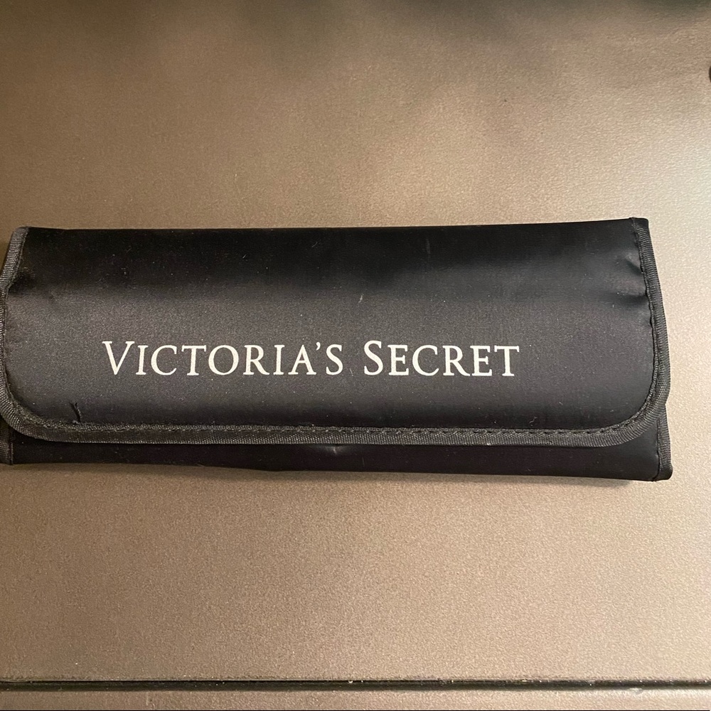 Victoria Secret Make Up Brush Set. New!